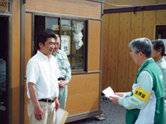 陸前高田市の建築課へ寄贈保安機材の目録を贈呈
