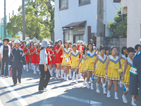 津島南小学校のパレードに参加